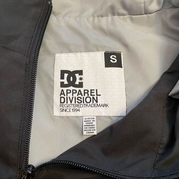 DC Men’s Black hooded full zip men’s jacket elastic in waist and cuffs size S - Picture 7 of 12